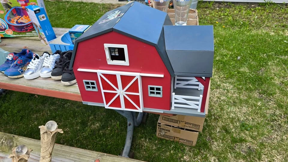 POP-UP YARD SALE - photo 3