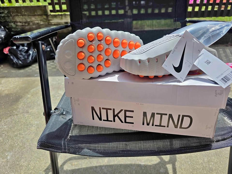 New Nike Mind shoes grey w orange soles
