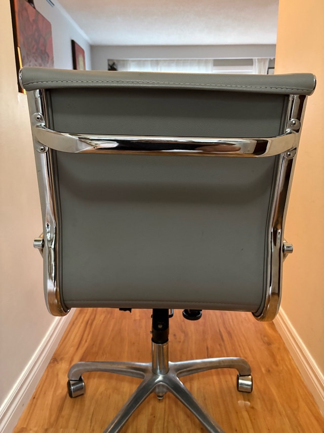 MCM style Eames Chair by “Hong Chuan” project. Needs TLC. - photo 3