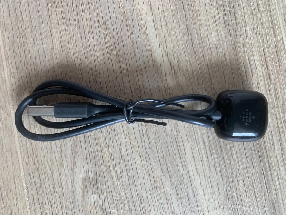 Fitbit Versa 3/4/Sense/Sense 2 Magnetic Charger Cable - photo 3