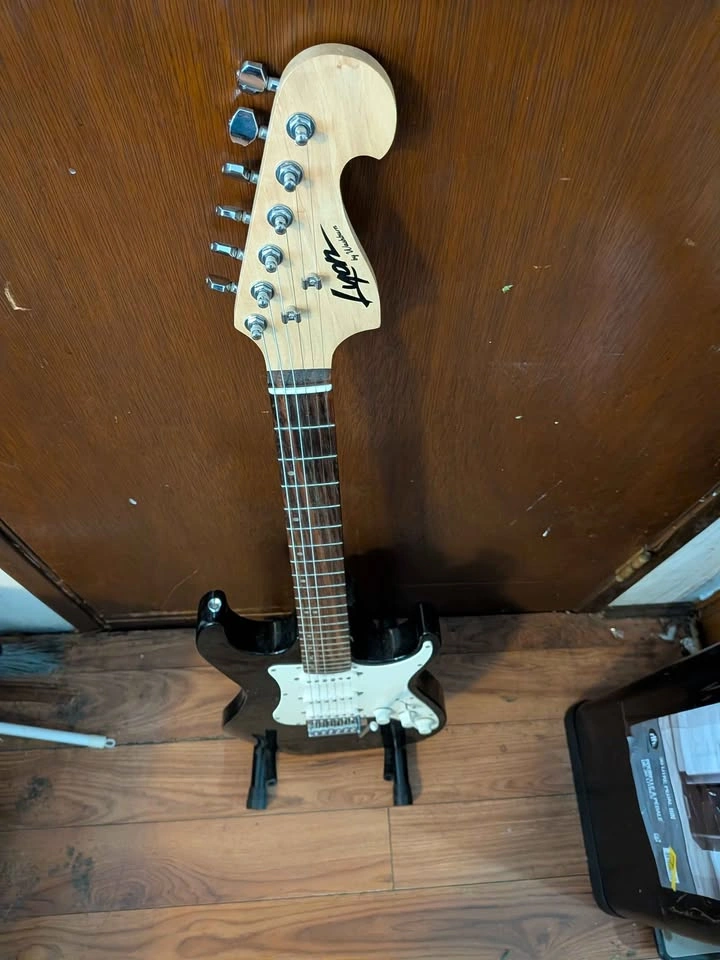 Lyon by Washburn Electric Guitar Bundle – Complete Starter Set