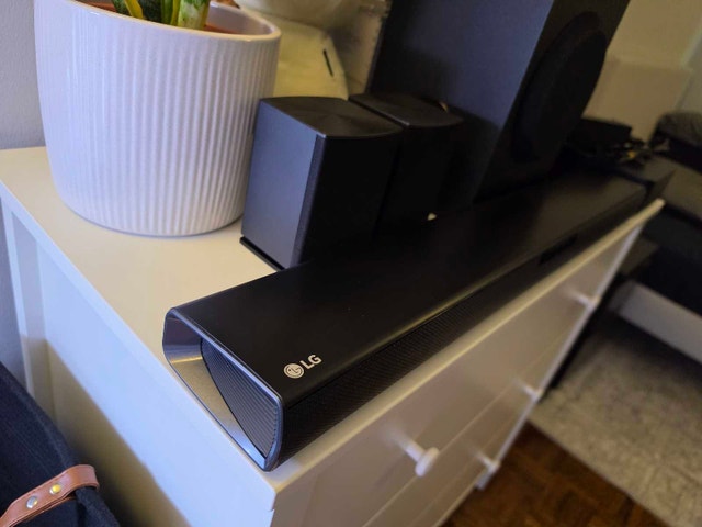 LG SQC4R 4.1 Channel Soundbar System - photo 2