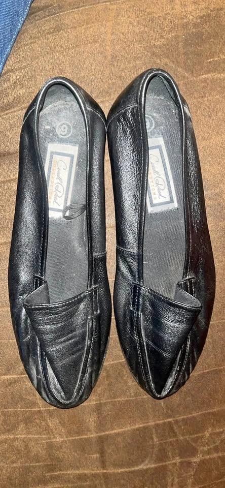 Coronet Road Black Flats Size 9