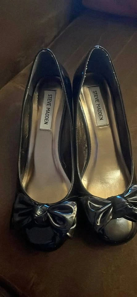 Steve Madden Black Patent Leather Bow Pumps Size 9