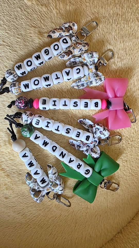 Custom bow name keychains!