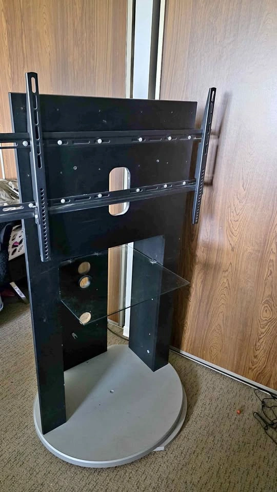 Euc tv stand