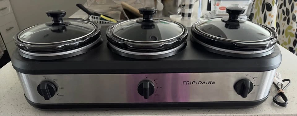 Frigidaire Triple Slow Cooker - 3 x 2.5 Qt - photo 2