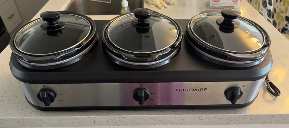 Frigidaire Triple Slow Cooker - 3 x 2.5 Qt - photo 3