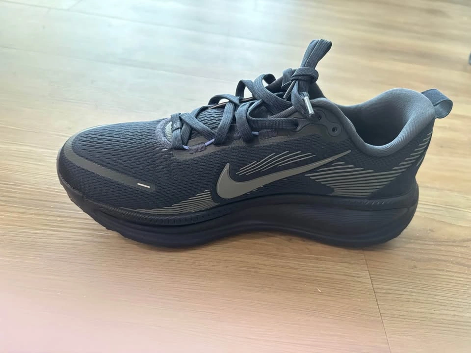 Brand New Nike Vomero 18 Running Shoes - Men's 7.5 - photo 3