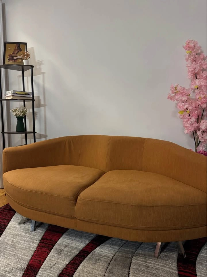 Move out sale - Lip shaped orange couch - photo 2