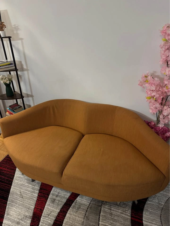 Move out sale - Lip shaped orange couch - photo 3