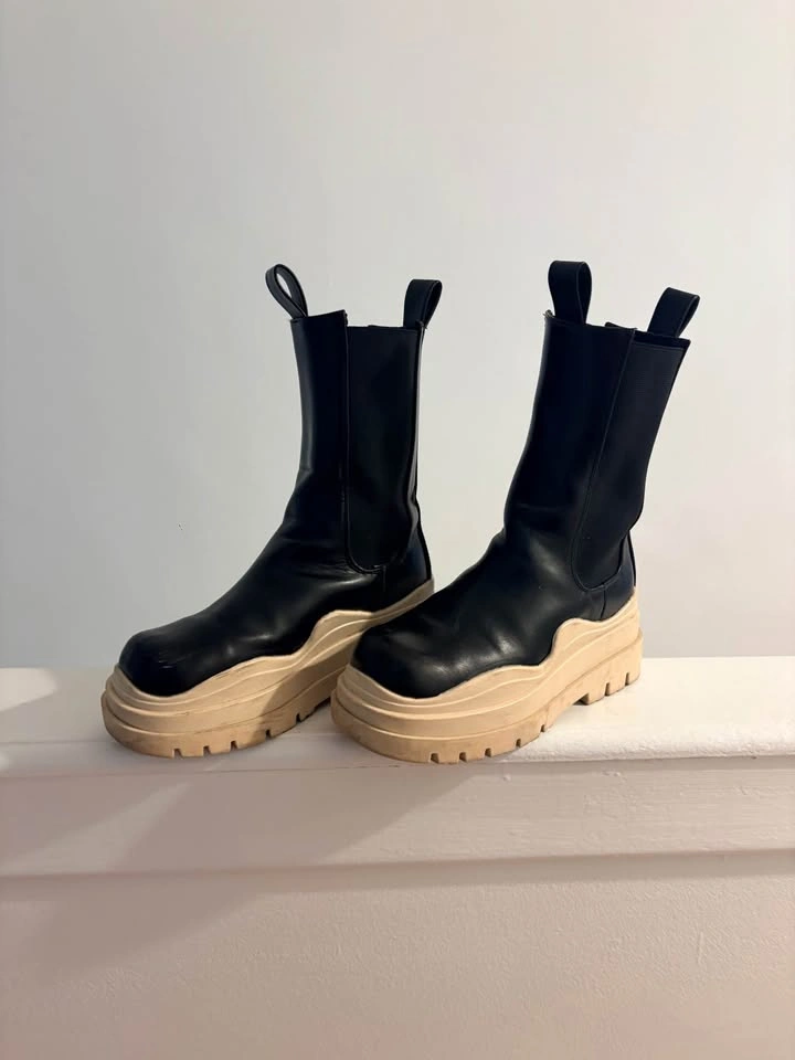 Chunky Boots - Size 5 UK / 7 US (fits 8) - photo 2
