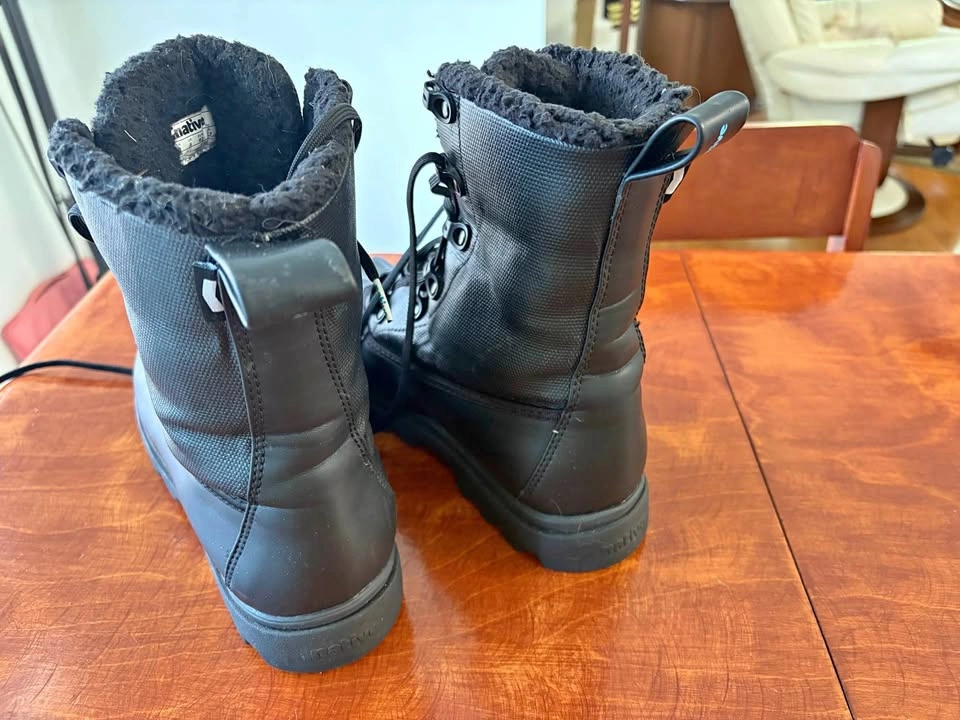 Native Men's Winter Boots Size 9