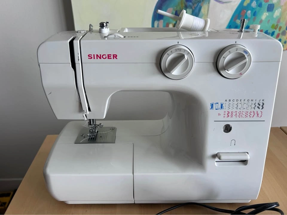 Singer Model 1120 Sewing Machine - photo 2