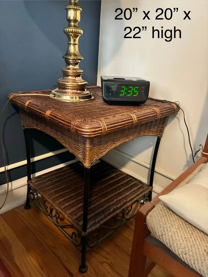 Coffee table and matching end table - photo 2