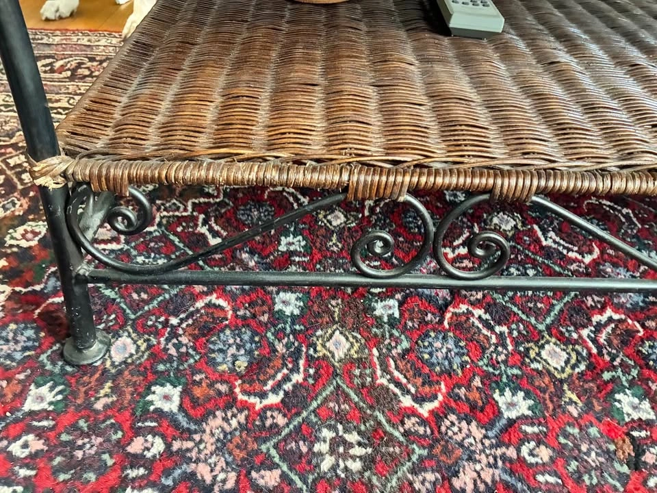 Coffee table and matching end table - photo 3