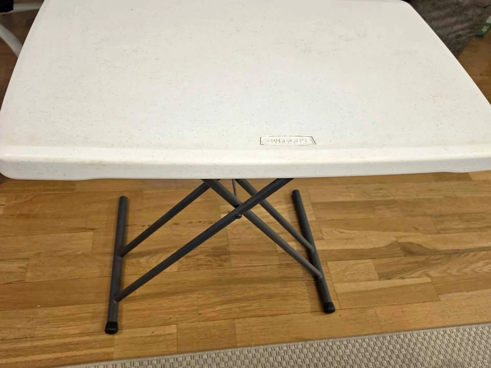Small plastic lifetime table (free immediate local pickup)