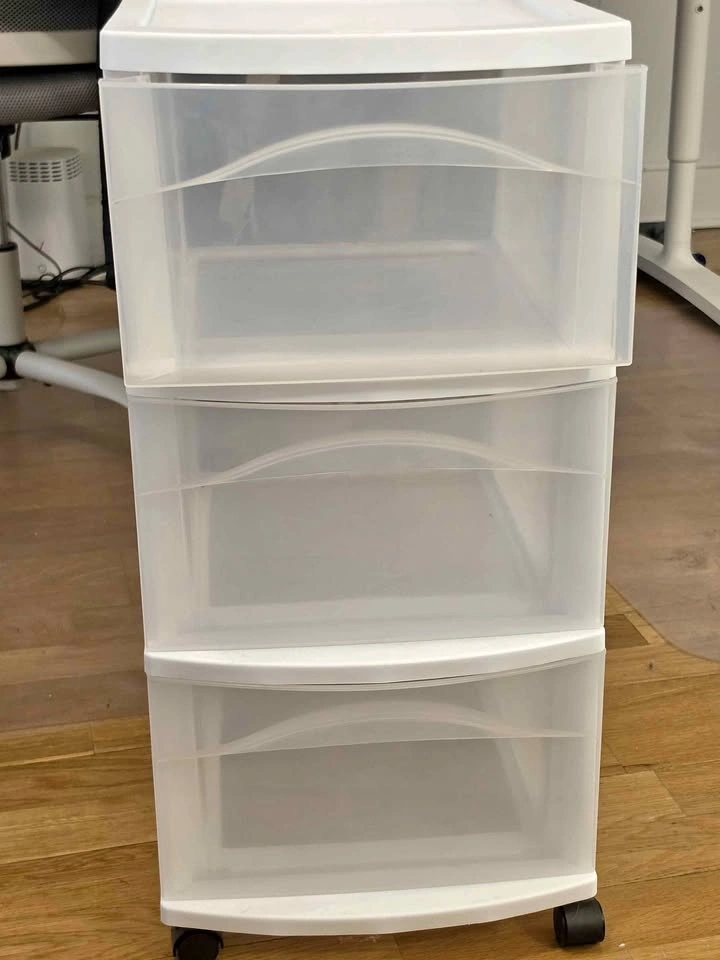 Plastic drawer