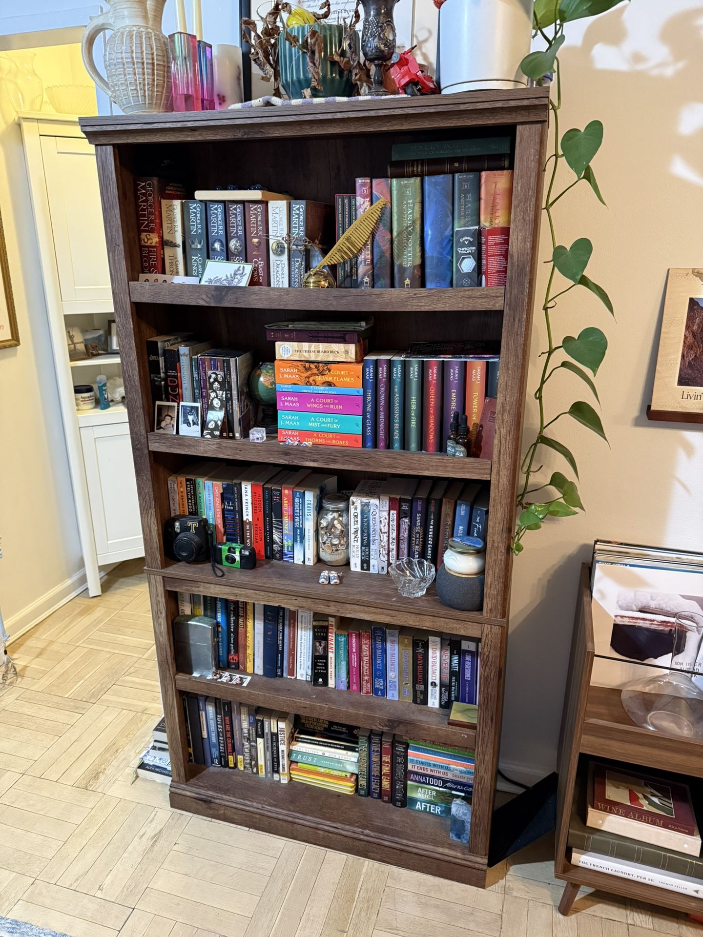 Bookshelf - photo 2