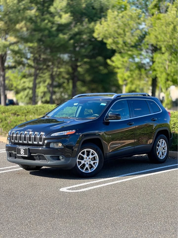 2015 Jeep Cherokee Latitude Lux Sport Utility 4D - photo 2