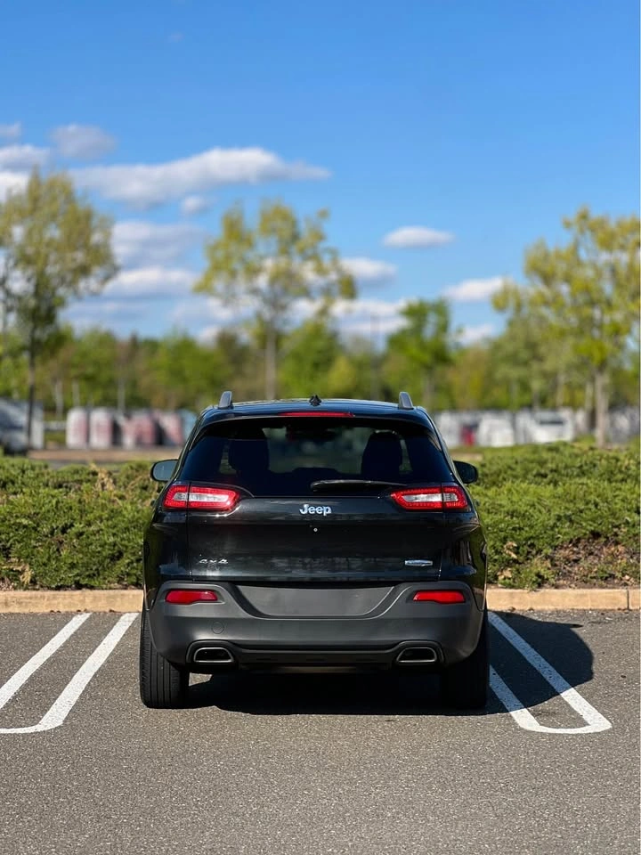 2015 Jeep Cherokee Latitude Lux Sport Utility 4D - photo 5