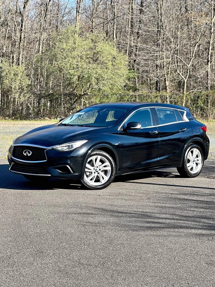 2017 Infiniti QX30 Essential Sport Utility 4D