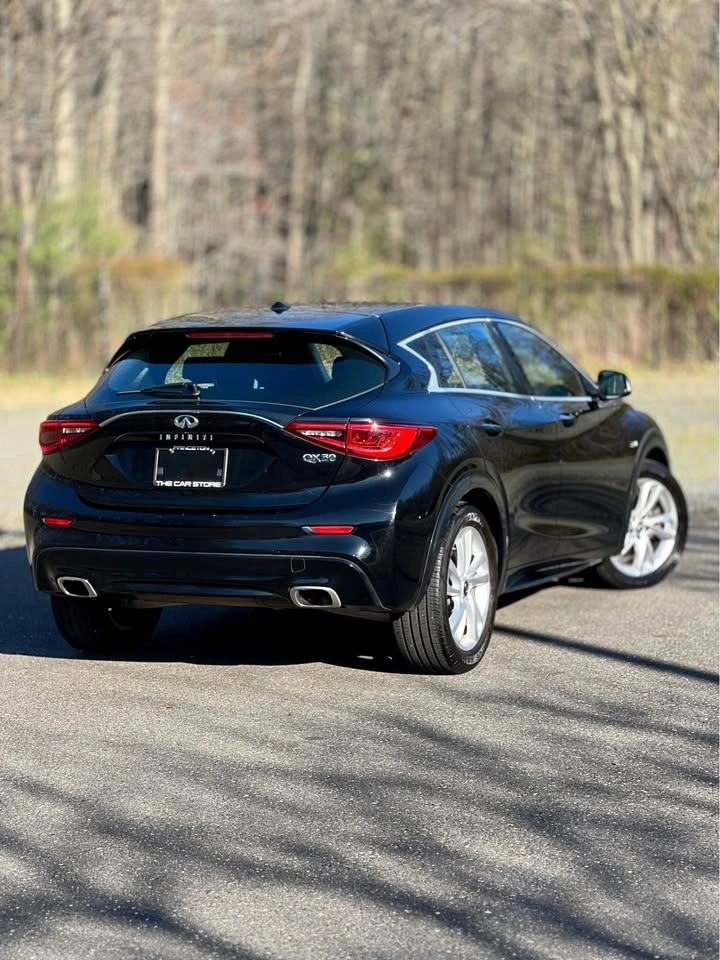 2017 Infiniti QX30 Essential Sport Utility 4D - photo 3