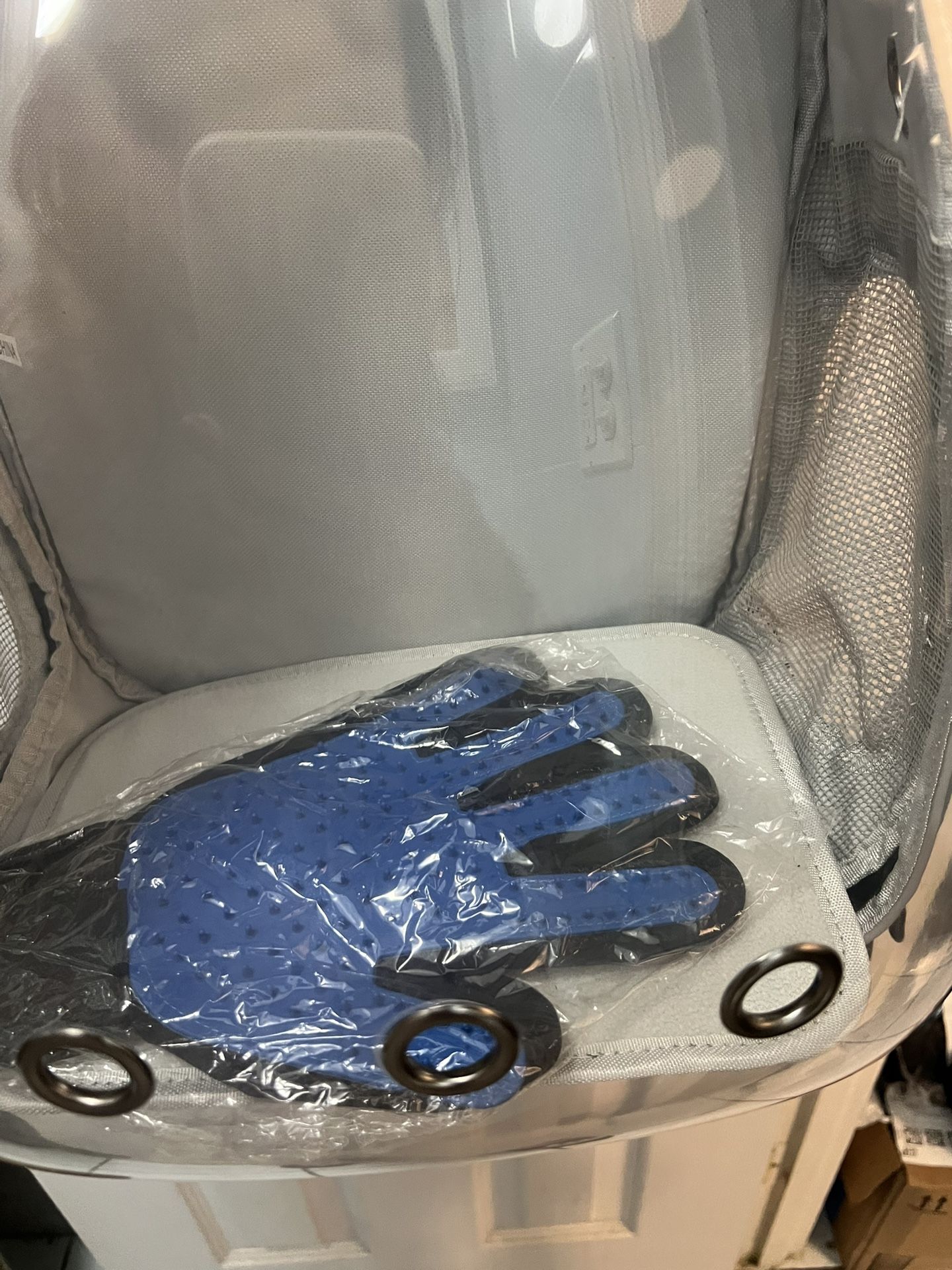 Pet Carrier Backpack With Grooming Glove - photo 4