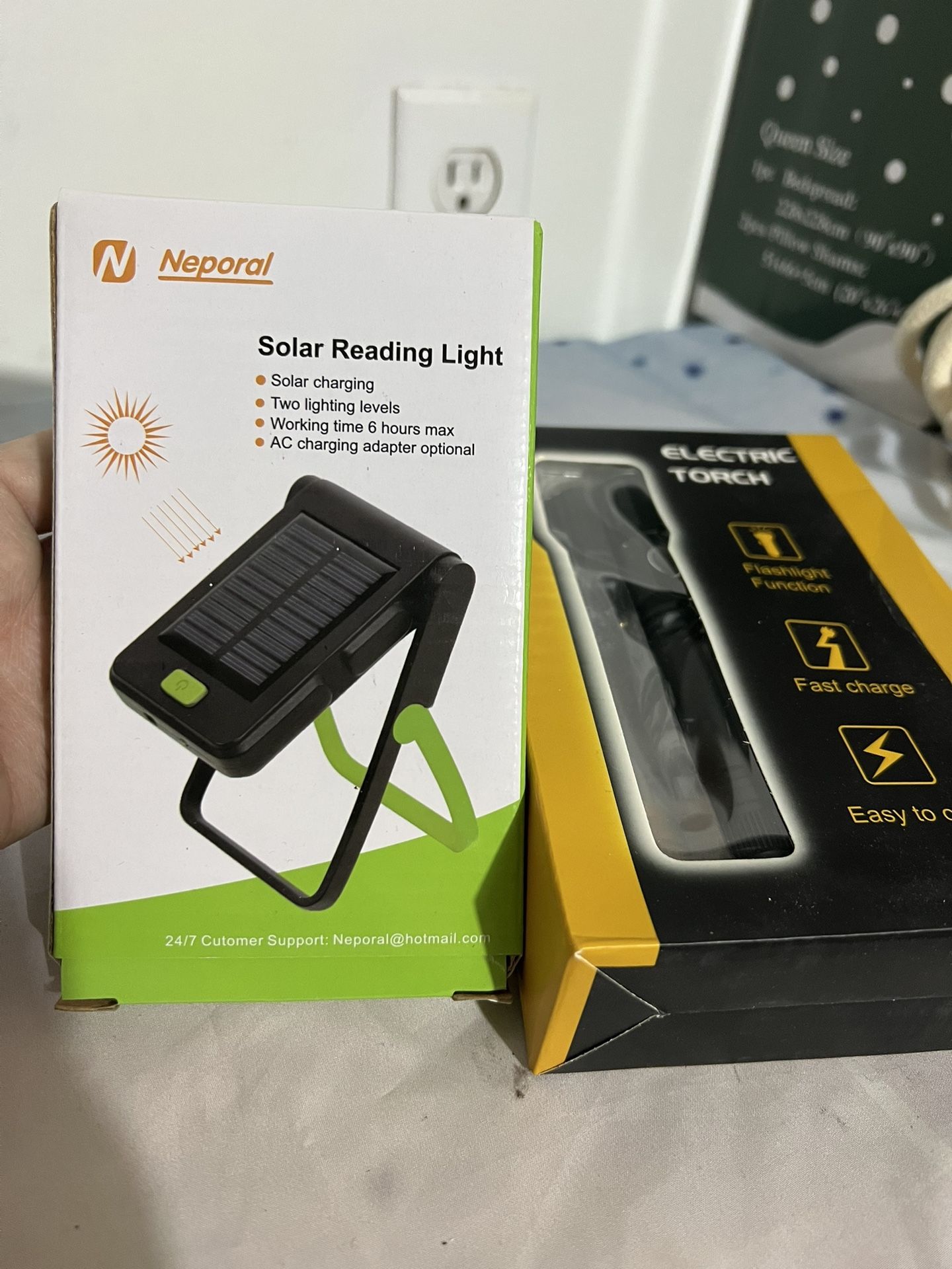 Rechargeable LED Flashlight - 500m, Waterproof, Solar/USB