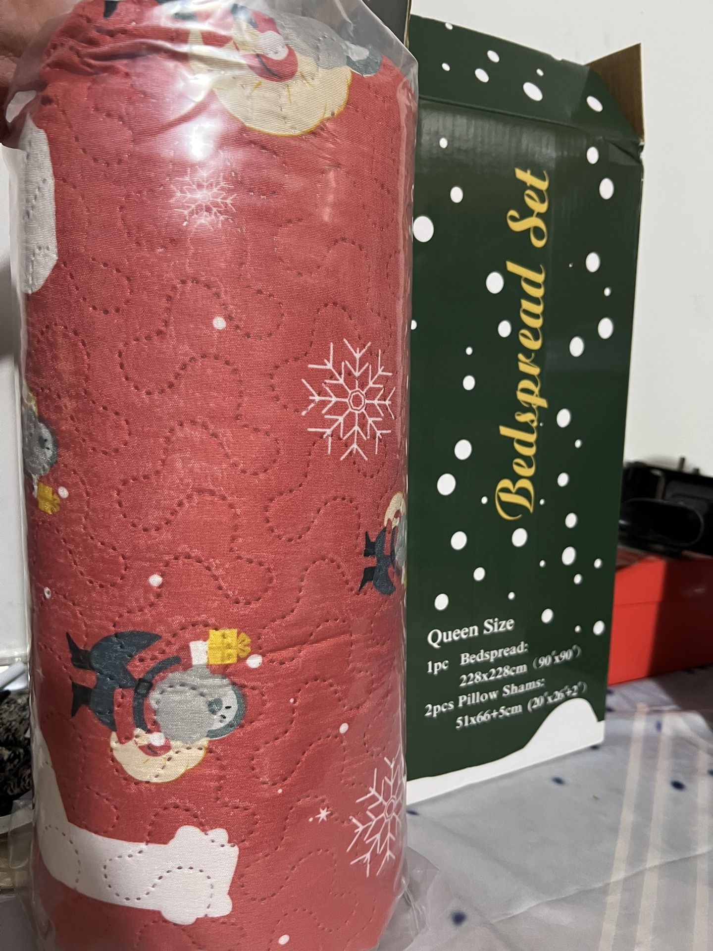 Queen Christmas Bedding Set - Comforter & Pillowcases