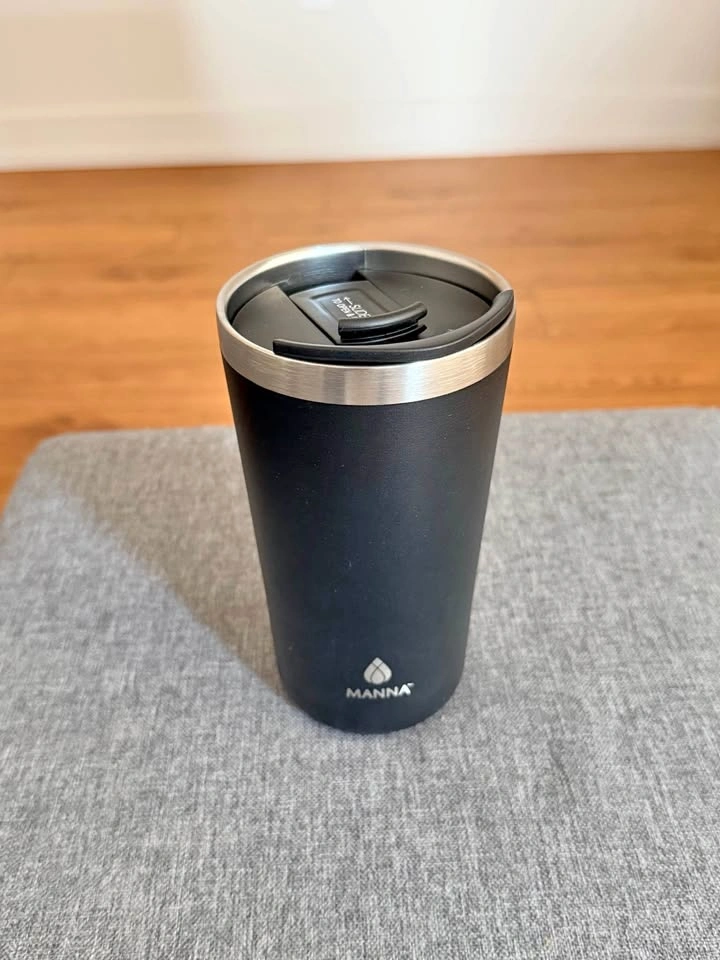 Manna Black Tumbler w/ Splash-Proof Lid 18 oz