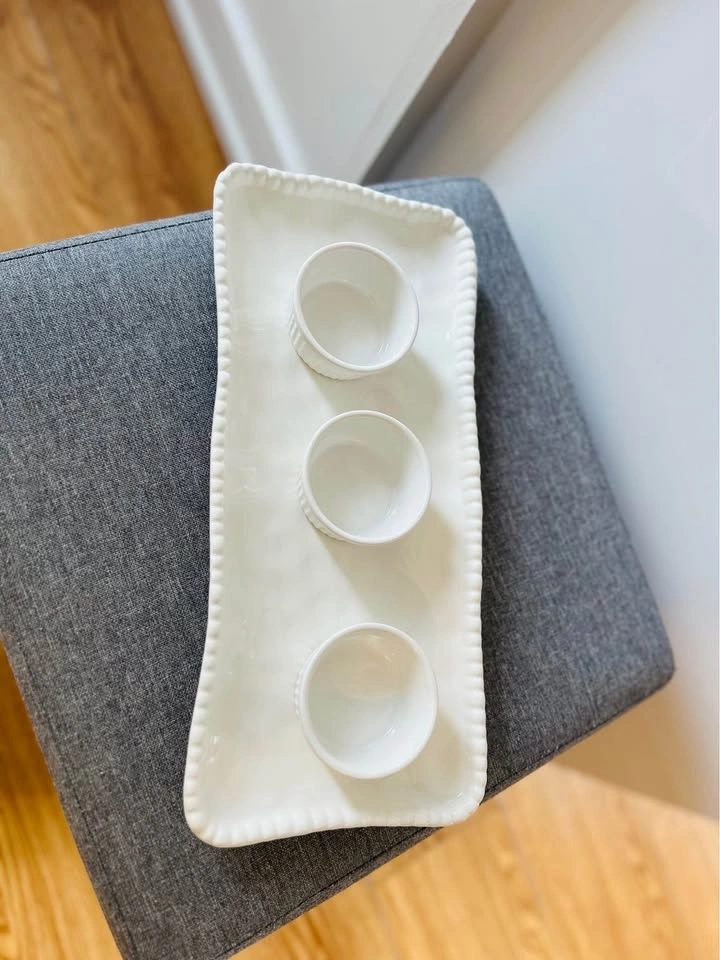 White serving tray with 3 ramekins - photo 2