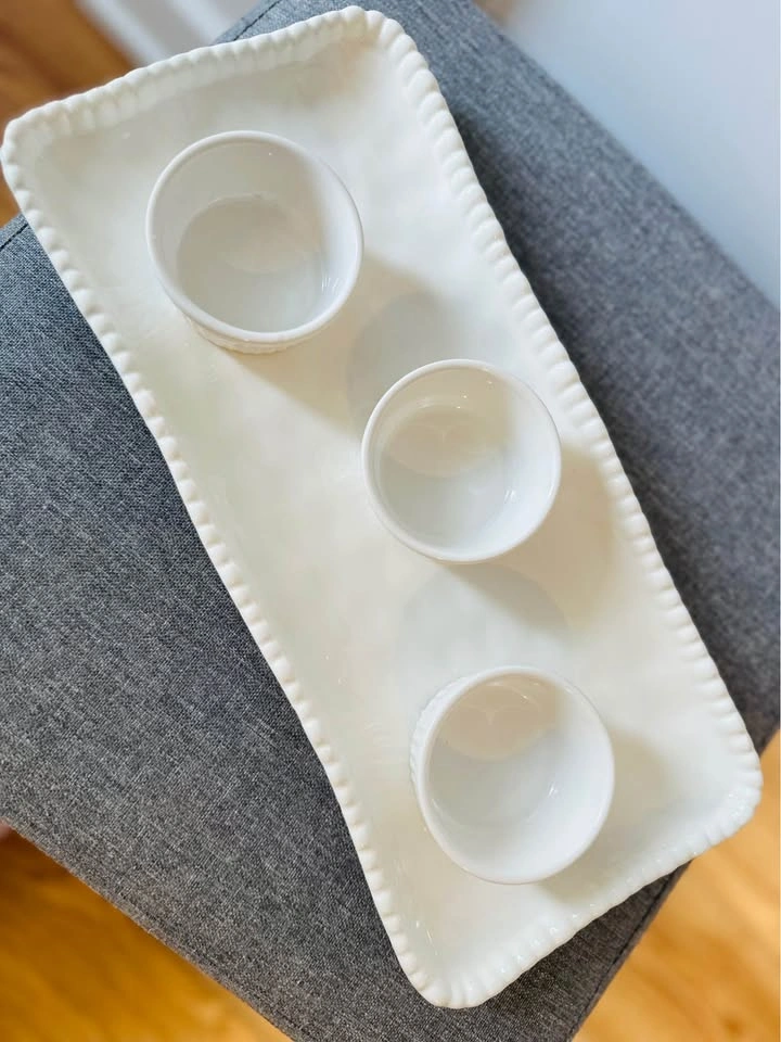 White serving tray with 3 ramekins - photo 3