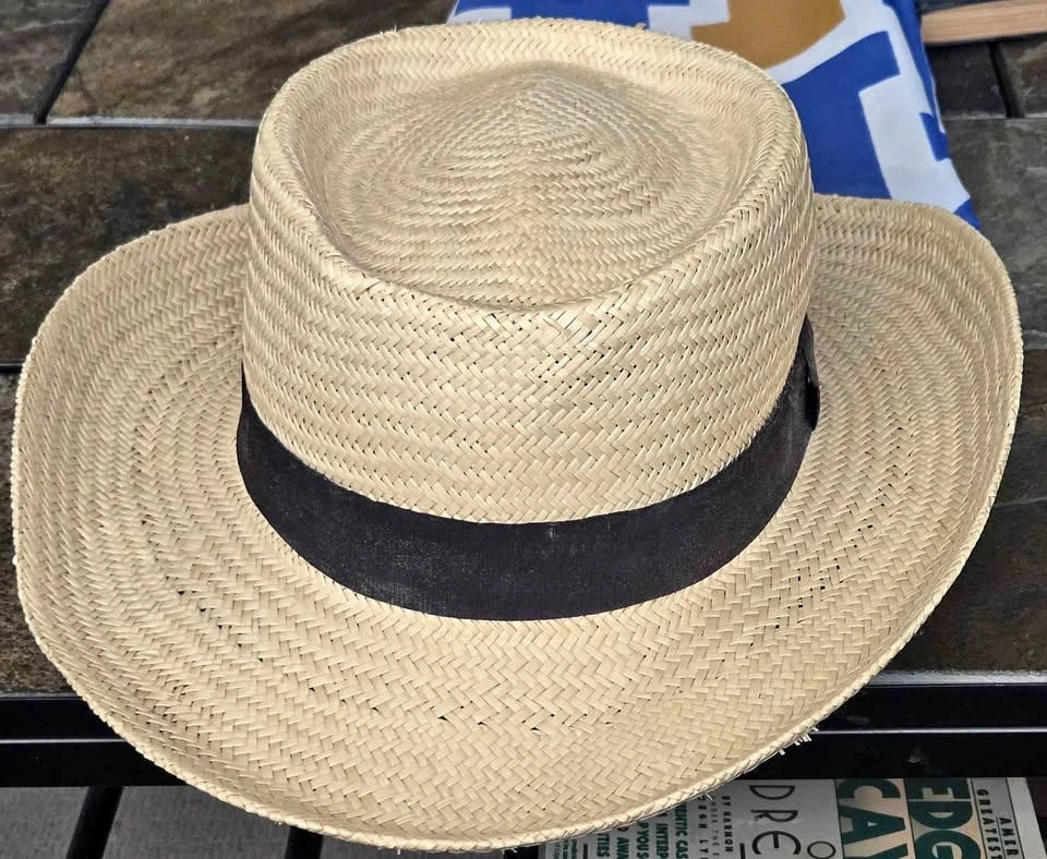 Fedora - 100% Straw. Large/XLarge. EUC.