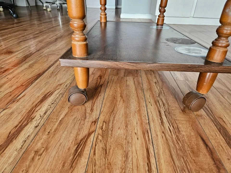 Coffee table with wheels- good condition - photo 2