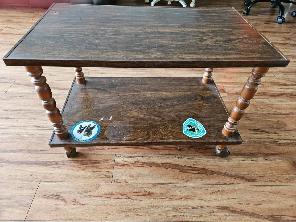 Coffee table with wheels- good condition - photo 3