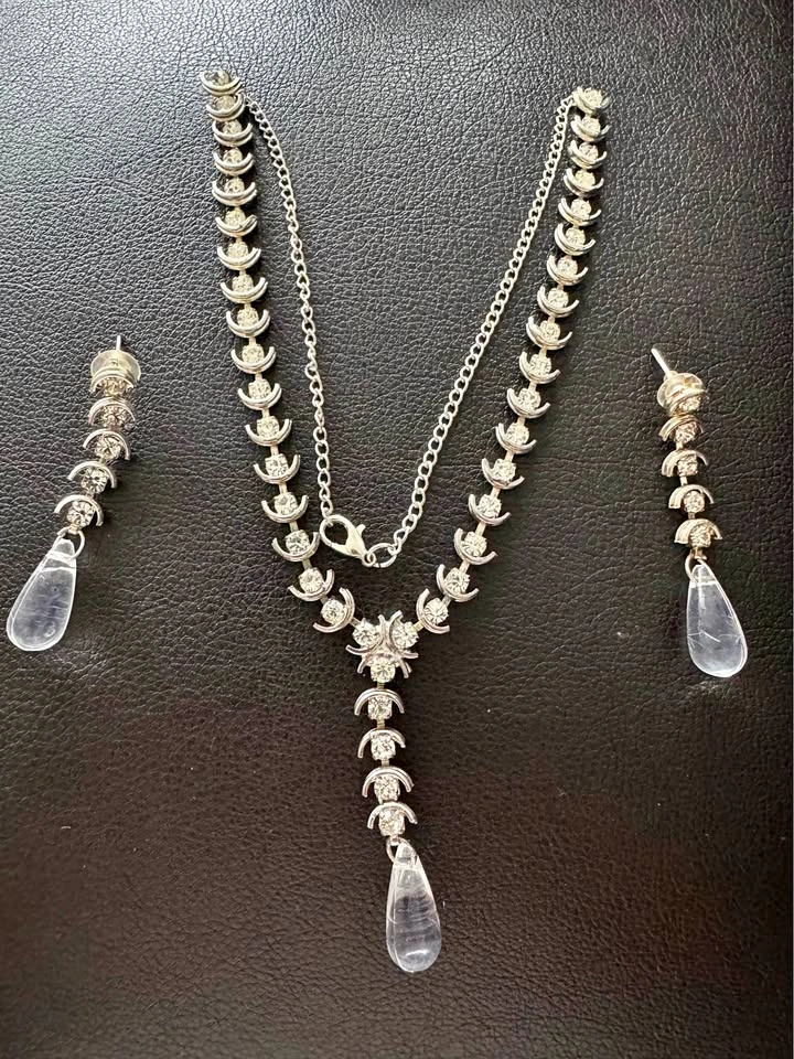 Necklace jewellery