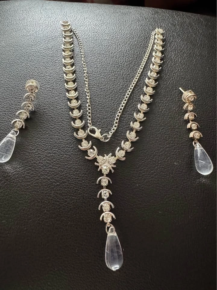 Necklace jewellery - photo 3