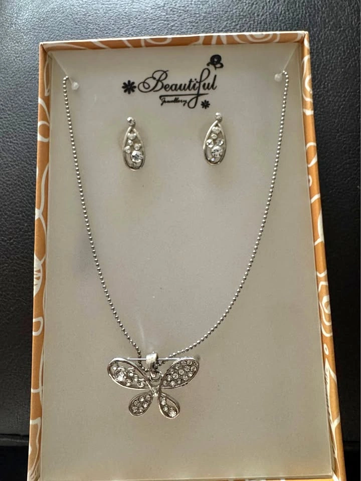 Necklace jewellery