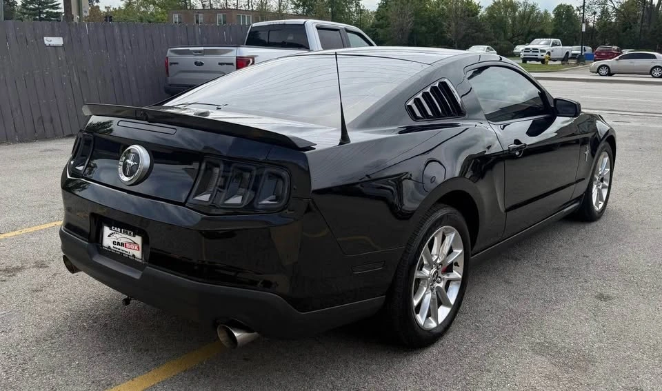 2011 Ford Mustang Premium Coupe 2D - photo 5