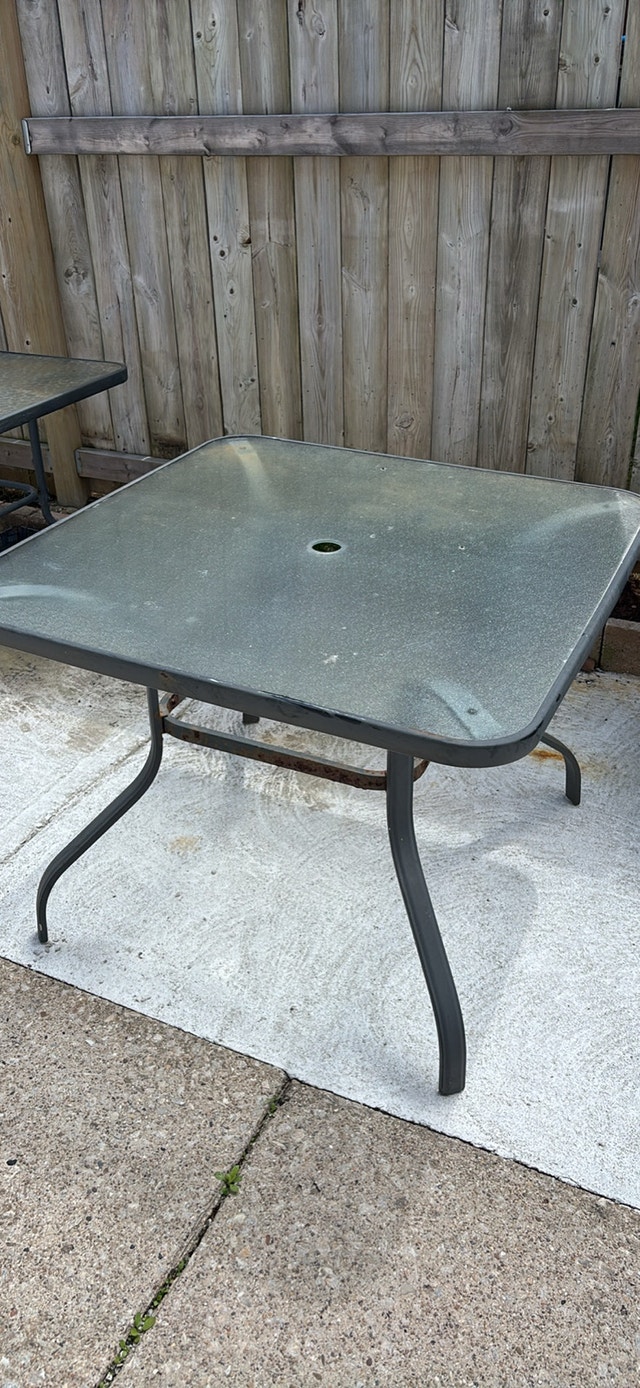 Square patio table