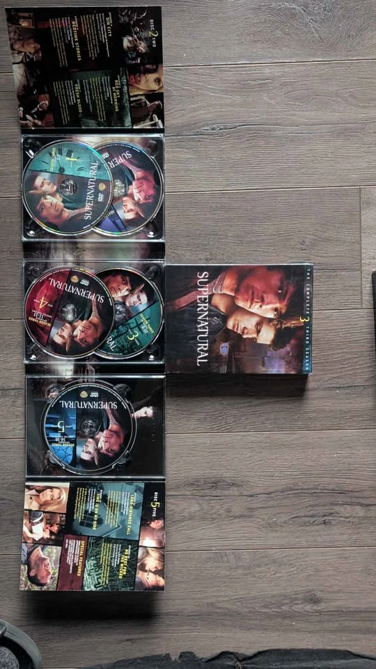 Supernatural Season 1-5 DVD Sets - photo 4