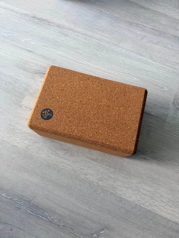 Moving out) Manduka Yoga Mat & Cork Block Set - photo 2