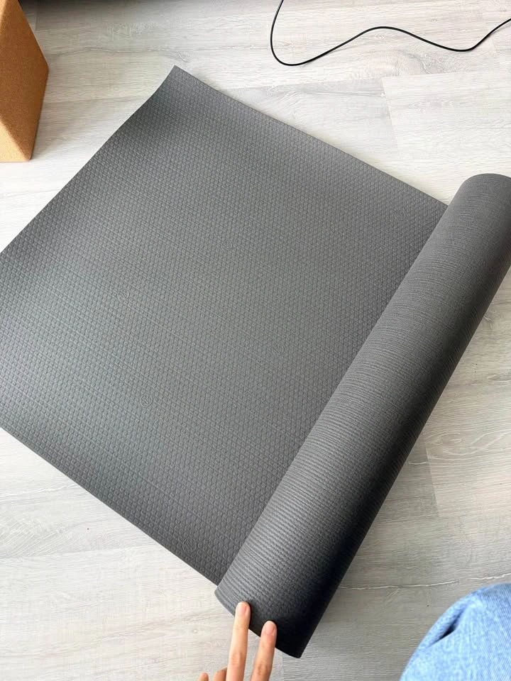 Moving out) Manduka Yoga Mat & Cork Block Set - photo 5
