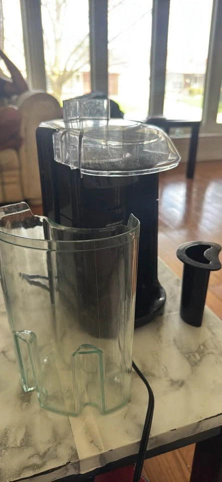 Black + Decker Fruit & Veggie Juice Extractor - photo 4