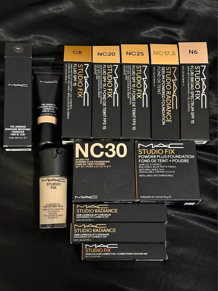 AUTHENTIC BNIB MAC Makeup