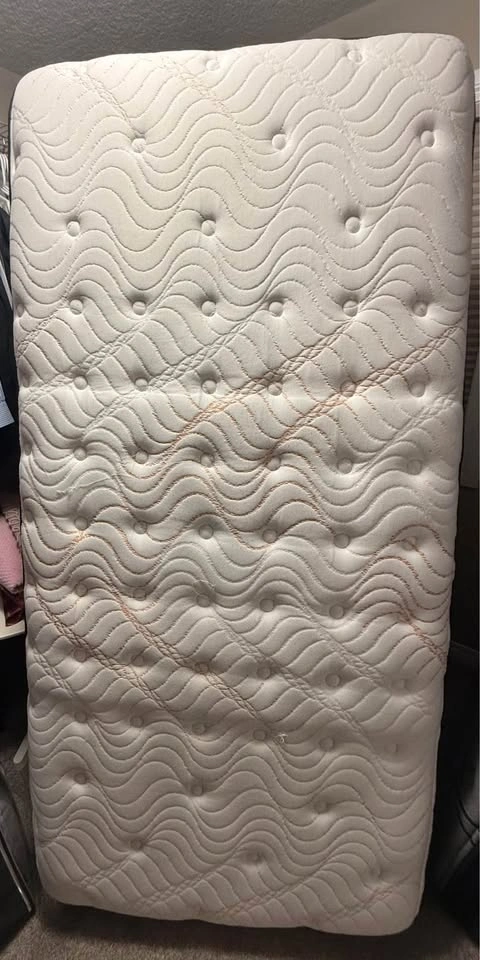 XL Sleep Country Mattresses x 2 - photo 2