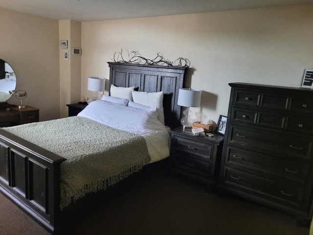 Calistoga Solid Wood Queen Bedroom Set – Paid Over $5,000