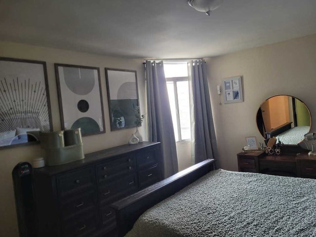 Calistoga Solid Wood Queen Bedroom Set – Paid Over $5,000 - photo 2