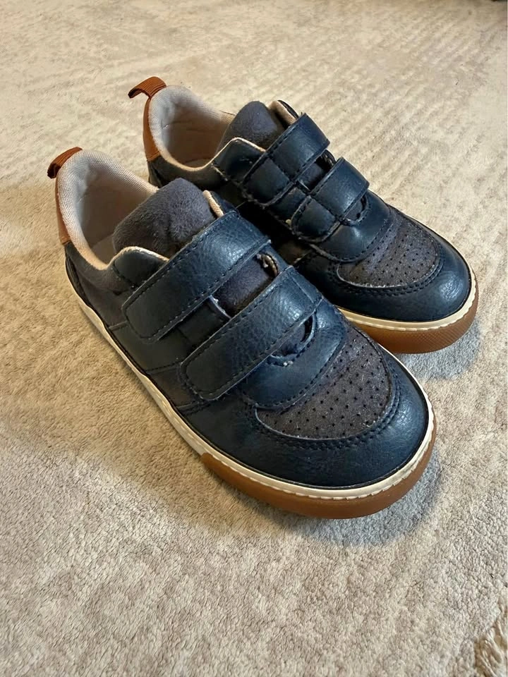 Old Navy kids Shoes SIZE 9C